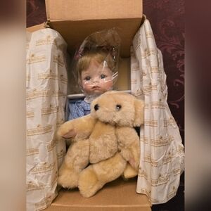 NIB Ashton Drake Galleries Hannah Needs A Hug! with COA